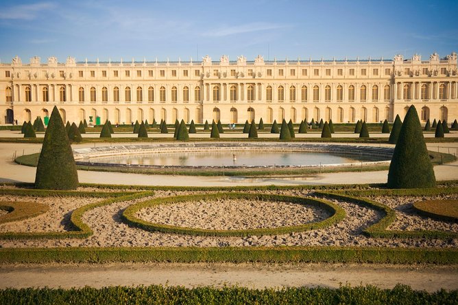 Versailles Domain Bike Tour with Palace Entry by Train from Paris - Meeting at Le Peloton Café and getting set up fast