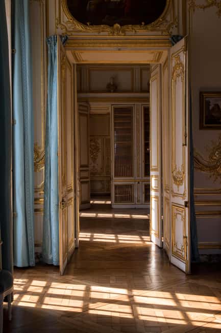 Versailles: Entry ticket & Private Apartments VIP Tour - Rules that affect comfort: bags, weapons, alcohol