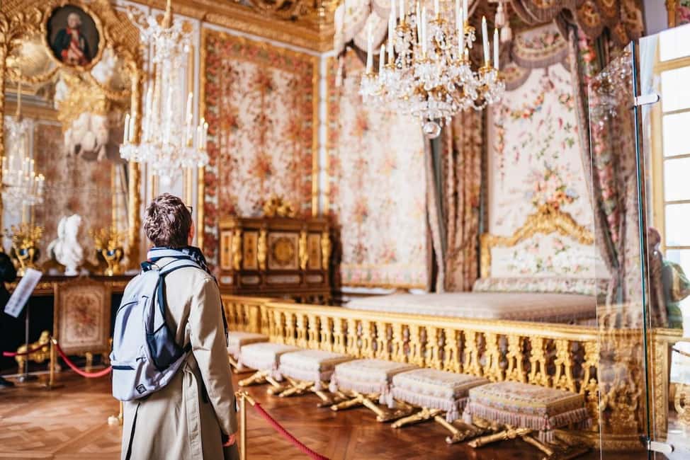 Versailles: Entry ticket & Private Apartments VIP Tour - Priority entry and the small-group advantage