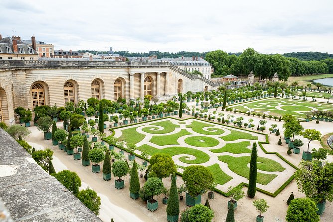 Versailles Full Day Bike Tour with Palace, Gardens, & Picnic - The market stop: build your picnic like you’re living in France