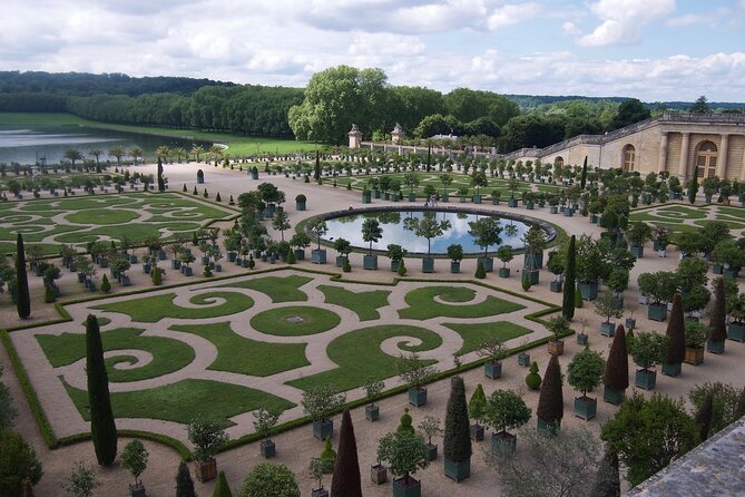 Versailles Full-Day Tour with the Estate of Marie-Antoinette - Gardens of Versailles: fountain shows depend on the calendar