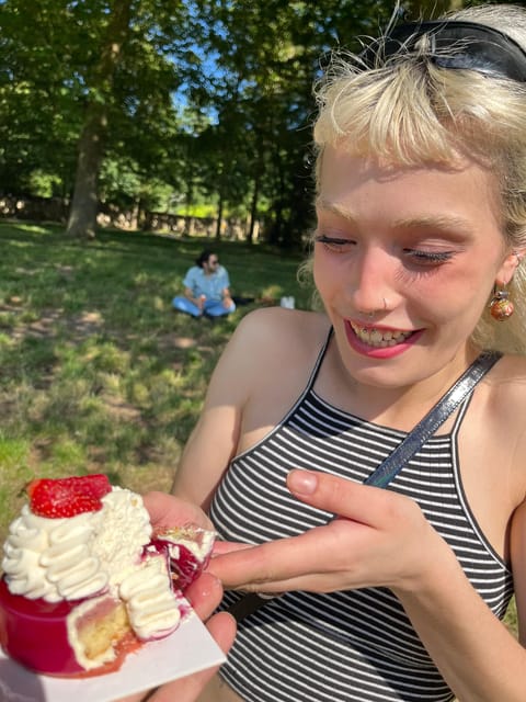 Versailles: Local & small-group Farmers' Market Food Tour - Wine pairing before the walk to the garden