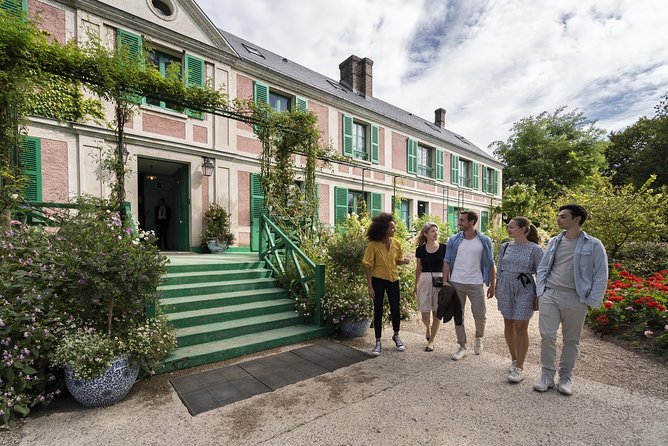 Versailles Palace and Giverny Monet House Visit with Lunch - Coach, group size, and comfort: the hidden part of the value