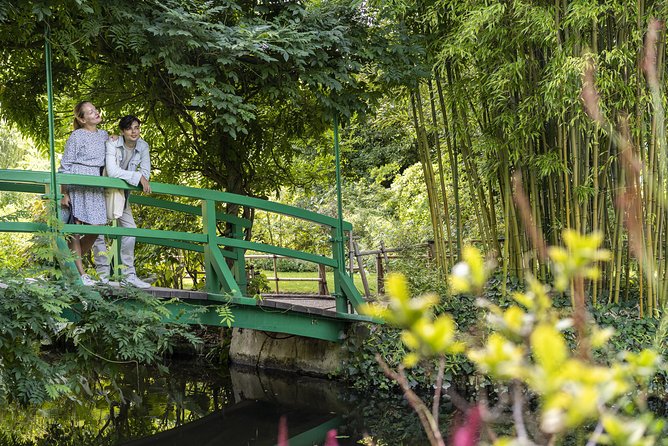 Versailles Palace and Giverny Monet House Visit with Lunch - Priority access and guided options: get the version you want