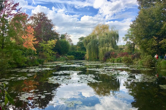 Versailles Palace and Giverny Private Guided Tour from Paris - Versailles Palace: State Apartments, Hall of Mirrors, and the gardens’ 55 fountains