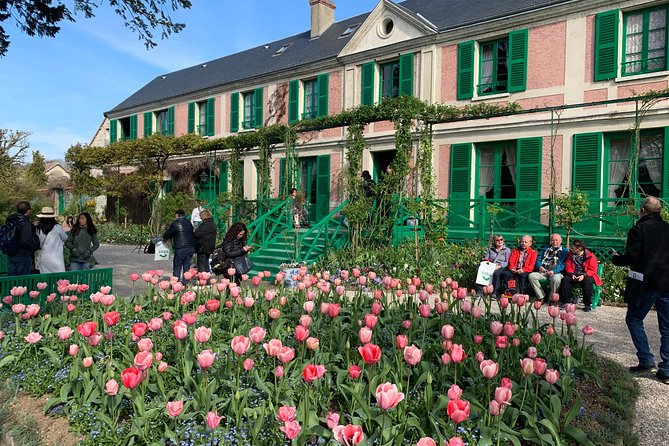 Versailles Palace and Giverny Private Guided Tour from Paris - Giverny village time: a slow break after the gardens