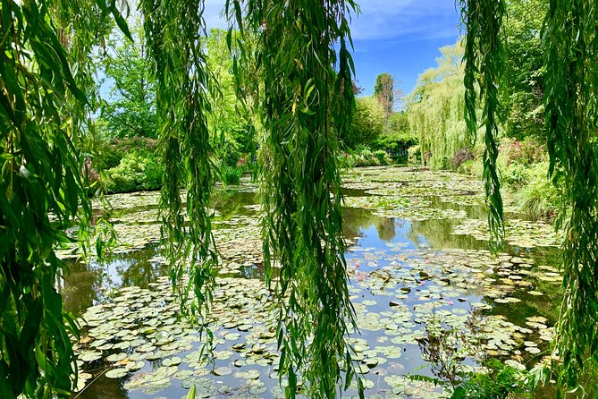 Versailles Palace and Giverny Private Guided Tour from Paris - Crowd strategy and pacing: how this day avoids the worst pressure