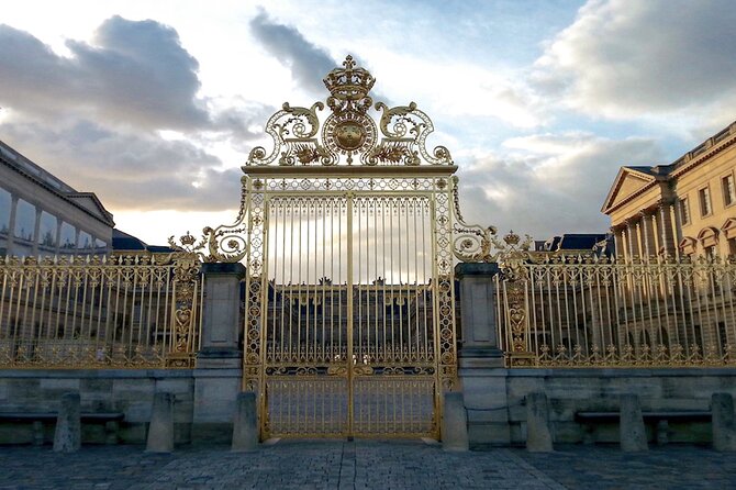Versailles Palace Full Day or Half Day Tour with Local Guide - The Meeting Point: Louis XIV and Getting Oriented Fast