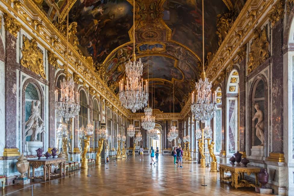 Versailles: Palace & Gardens Guided Tour with Entry Tickets - What your guide does with the Royal Apartments (and why it matters)