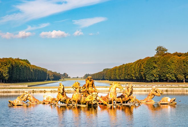 Versailles Palace Guided Day Tour and Trianon from Paris - Gardens time: groves, winter options, and when fountains happen
