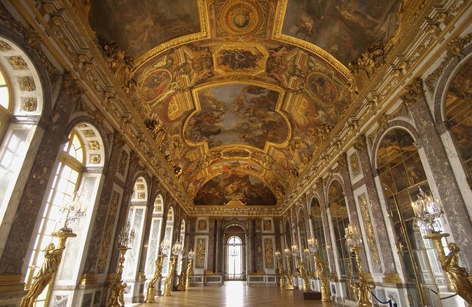 Versailles Palace Guided Day Tour and Trianon from Paris - Crowd levels and the unique entrance rule