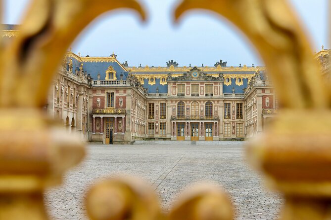 Versailles Palace Guided Experience and Gardens Entry 10 PPL Max - Gardens Time Plus Petit and Grand Trianon Access