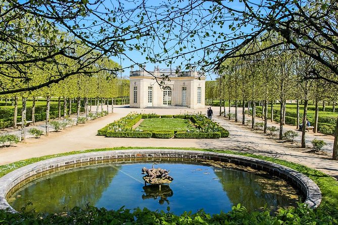 Versailles Palace & Marie-Antoinette's Estate Private Guided Tour with Lunch - Lunch at the Grand Canal area: what’s included, and what to verify