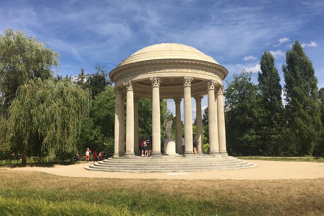 Versailles Palace & Marie-Antoinette's Estate Private Guided Tour with Lunch - Petit Trianon and Marie Antoinette’s court etiquette escape