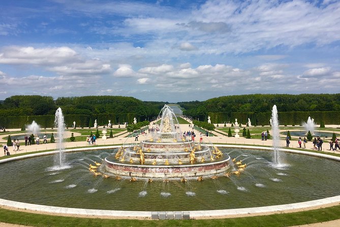 Versailles Palace & Marie-Antoinette's Estate Private Guided Tour with Lunch - The Queen’s Hamlet: the rustic fantasy behind the glamour