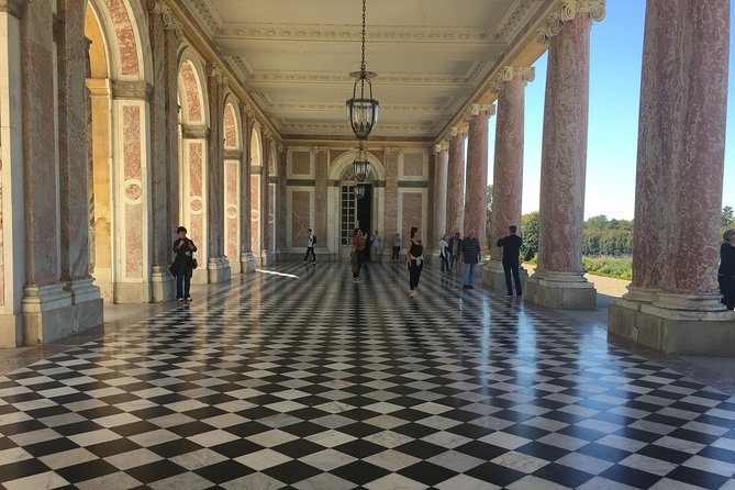 Versailles Palace & Marie-Antoinette's Estate Private Guided Tour with Lunch - Timing, walking, and heat: how to get the most from an 8-hour schedule