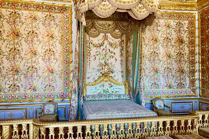 Versailles Palace & Marie-Antoinette's Estate Private Guided Tour with Lunch - Royal gardens with real breathing room: fountains, groves, and free roaming
