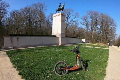 Versailles: Path of the Heroes on original electrics 2 wheels - The Lafayette Escadrille Memorial and its volunteer pilots
