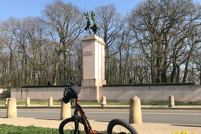 Versailles: Path of the Heroes on original electrics 2 wheels - Place d’Armes and the wartime gathering point