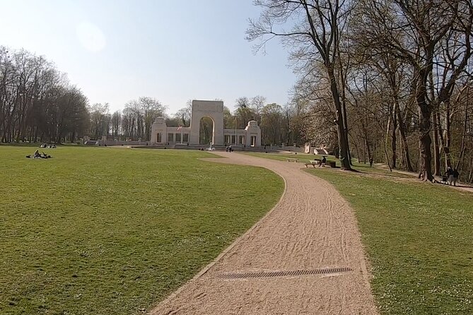 Versailles: Path of the Heroes on original electrics 2 wheels - Versailles town, its war memorial, and the German connection