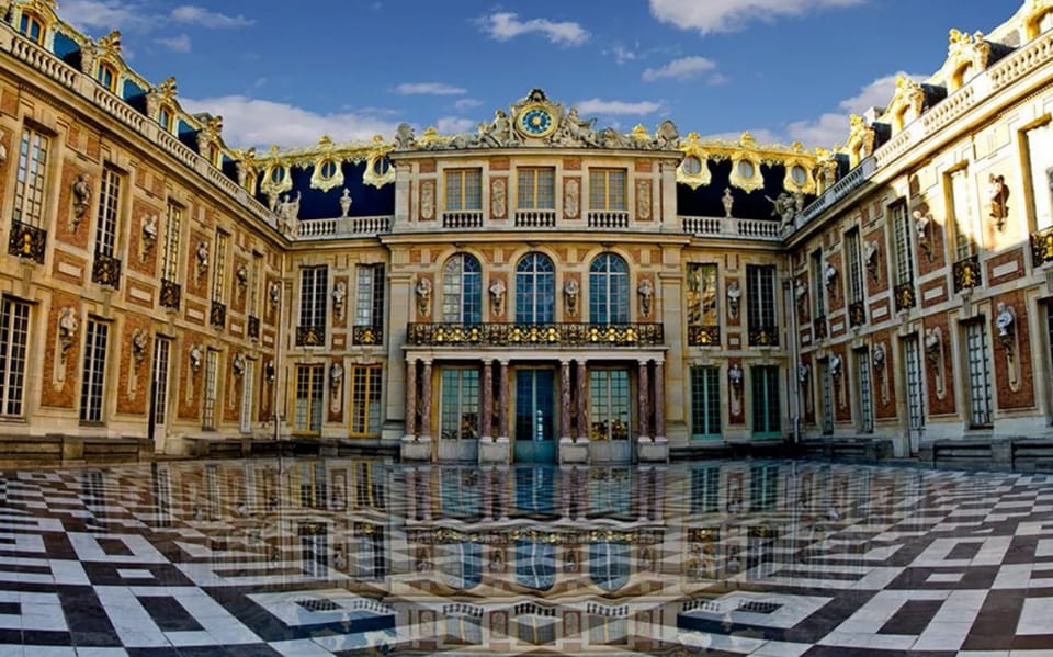 Versailles: Private Family Tour of Palace w/ Reserved Entry - The detective-style questions that make the Hall of Mirrors click