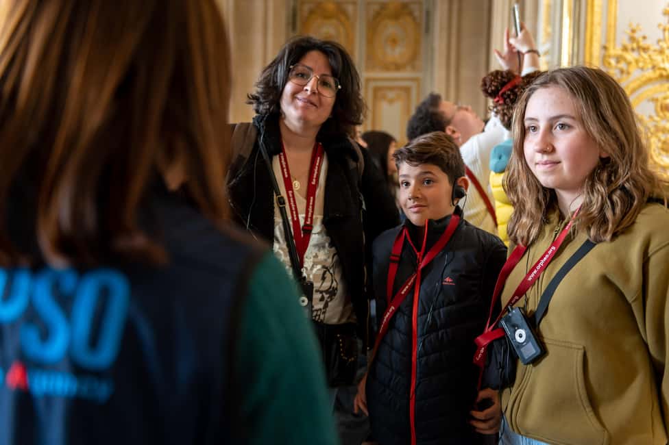Versailles: Private Family Tour of Palace w/ Reserved Entry - Stories that connect Louis XIII, Louis XIV, and Marie-Antoinette