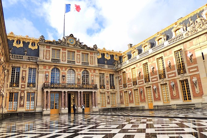 Versailles Private Half Day Guided Tour with Access from Paris - From central Paris to the palace gates