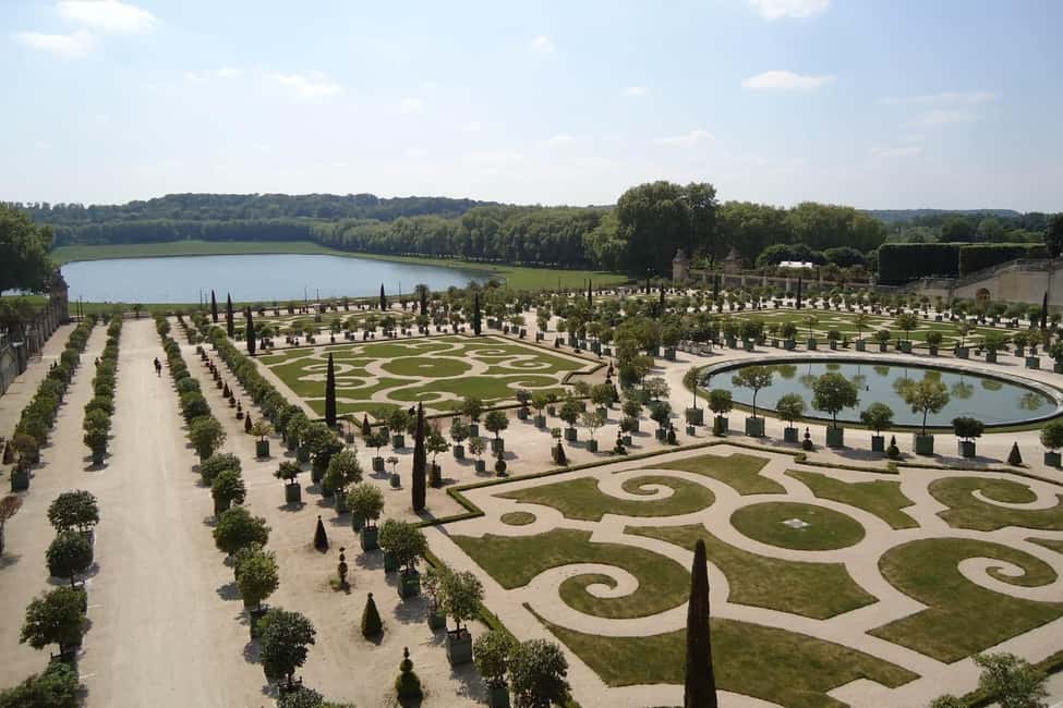 Versailles: Royal Palace & Gardens Private Golf Cart Tour - Meeting Point and Security: The Minute Matters