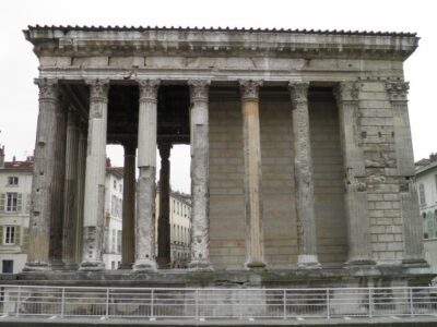 Vienne: Private Walking Tour with Guide - Starting at the Tourist Office of Vienne