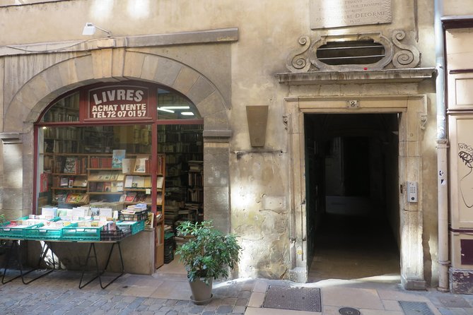 Vieux Lyon Cultural & Historical Walking Guided Tour (English) - Brochier Soieries: live silkworms and jacquard-world tech