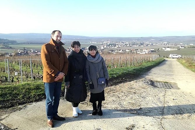 Vineyard Walking Tour & 5 Champagnes Tasting - Walking the vines with Pierre Laurent
