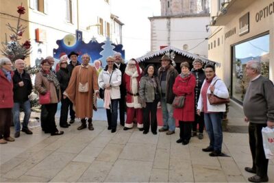Visit of La Ciotat: Humorous | Instructive | Old Center - Squares, ramparts, and the shape of the old center