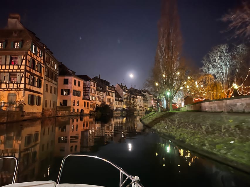 Visit of Strasbourg by private boat - Passing through two locks