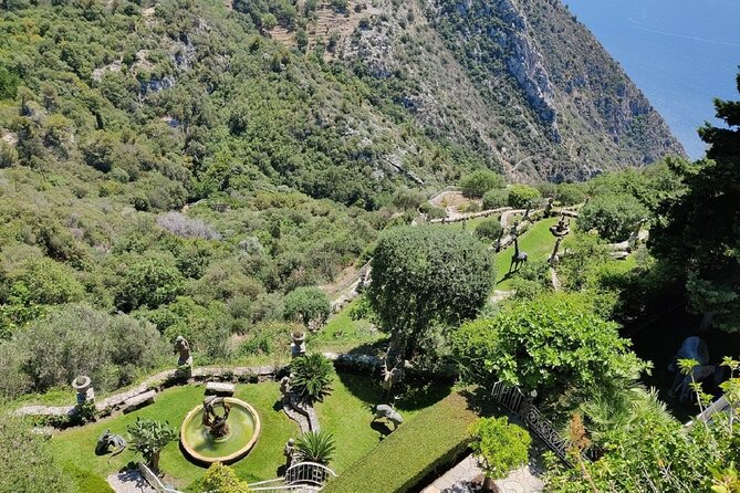 Visit of the Medieval Village of Èze - Château Eza and the famous dining view