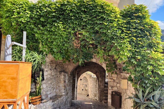 Visit of the Medieval Village of Èze - The Chemin de la Chapelle and the oldest chapel