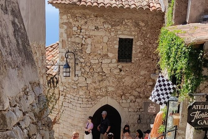 Visit of the Medieval Village of Èze - Starting at Place du Centenaire