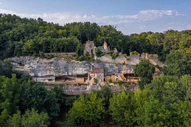 Visit of the Troglodytic Village of Madeleine - What you’ll see: 20,000 years down to the Magdalenian way of life