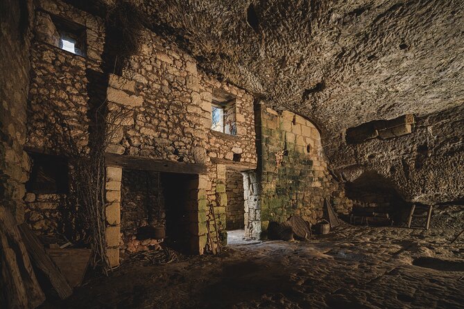 Visit of the Troglodytic Village of Madeleine - When to go: seasonal hours and weather dependence
