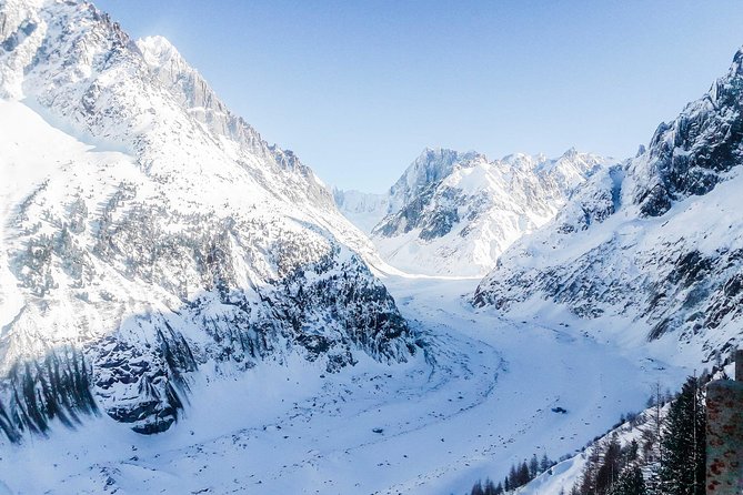 Visit the Aiguille du Midi in Chamonix, with a private guide - The Pas dans le Vide photo stop