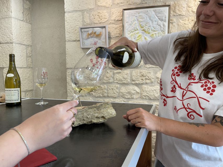 Visite et Dégustation Chablis Clotilde Davenne en français - Vineyard-foot visit: how the terroir talk stays practical