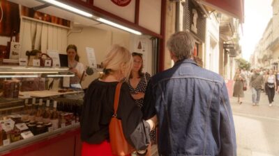 Walking Tour in Bordeaux with Tastings and Stories - Starting under Porte Dijeaux