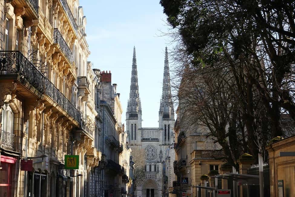 Walking Tour in Bordeaux with Tastings and Stories - Ending at Porte Cailhau