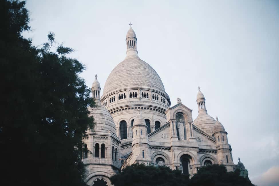 Walking Tour in Paris Montmartre with Tastings and Stories - Key points at a glance