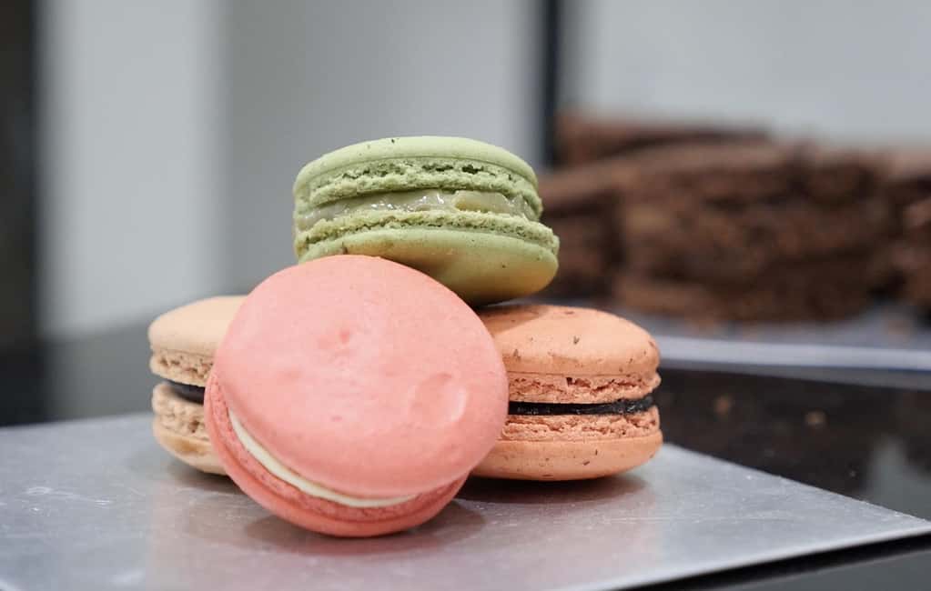 Walking Tour in Paris Montmartre with Tastings and Stories - Macarons and the polished side of Paris