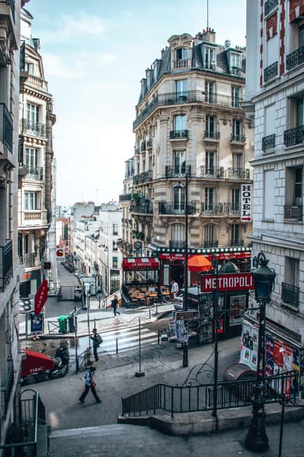 Walking Tour in Paris Montmartre with Tastings and Stories - Proust-linked biscuits and a literary pause