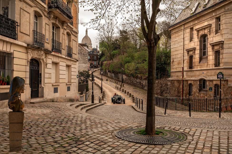 Walking Tour in Paris Montmartre with Tastings and Stories - A crepe with Sacré-Coeur in view