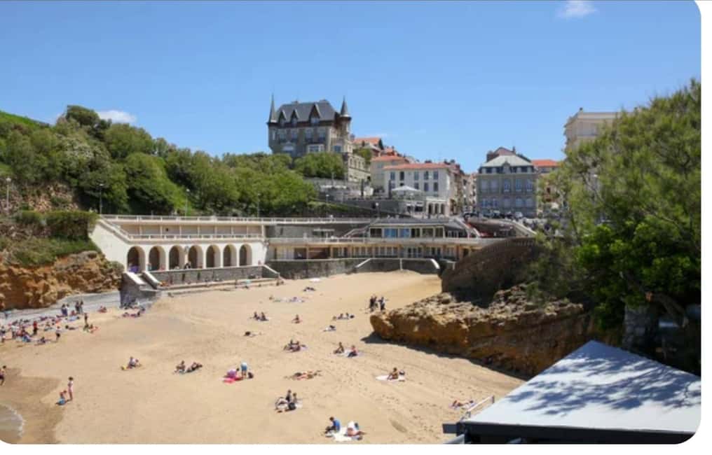 Walking Tour of Biarritz history and curiosities - Streets, façades, and the making of a resort town