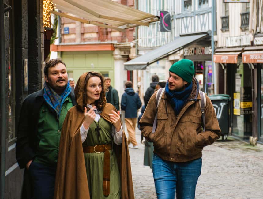 Walking tour with an Actor-Guide: Rouen with Joan of Arc - What the actor-guide adds
