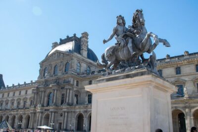 Wheelchair-Frendly Private Louvre Tour – Stress-Free & Easy - Meeting at the pyramid or starting at your hotel