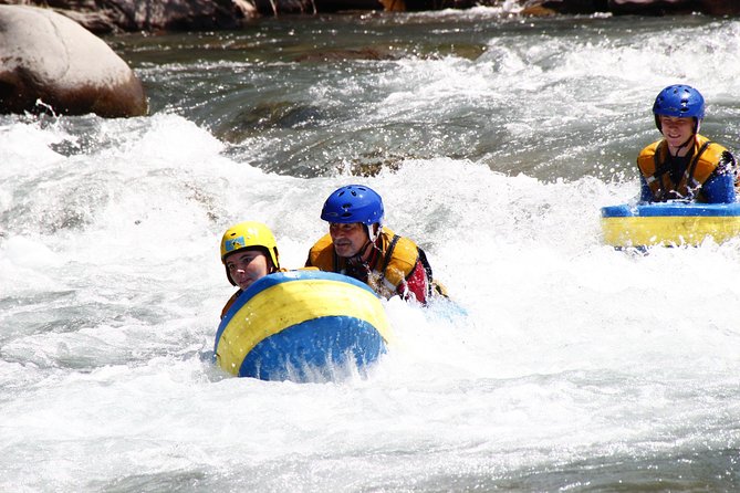 Whitewater swimming (hydrospeed) on the Ubaye - Getting fitted in the 5 mm equipment
